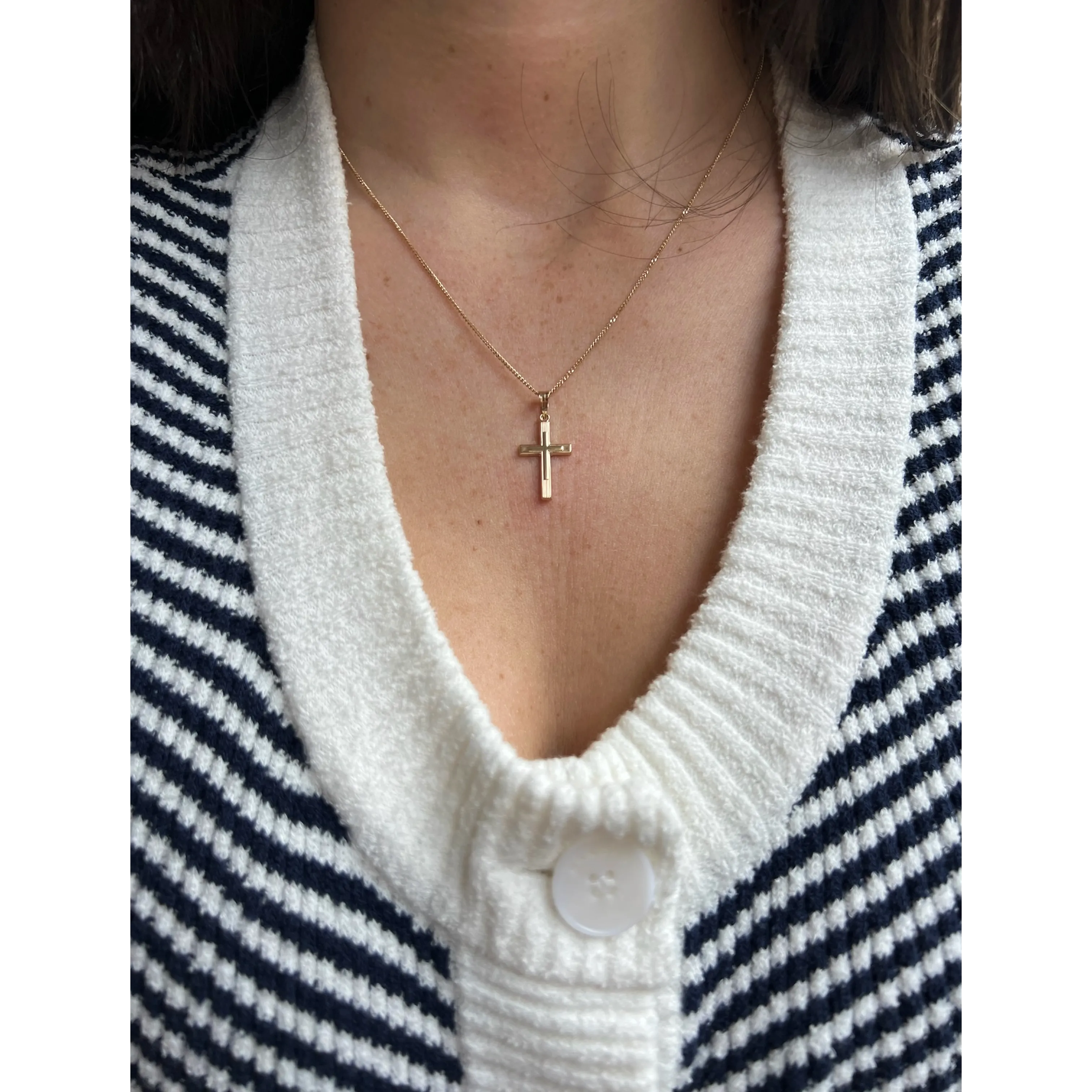 14K GOLD ENGINE-TURN DESIGN CROSS PENDANT