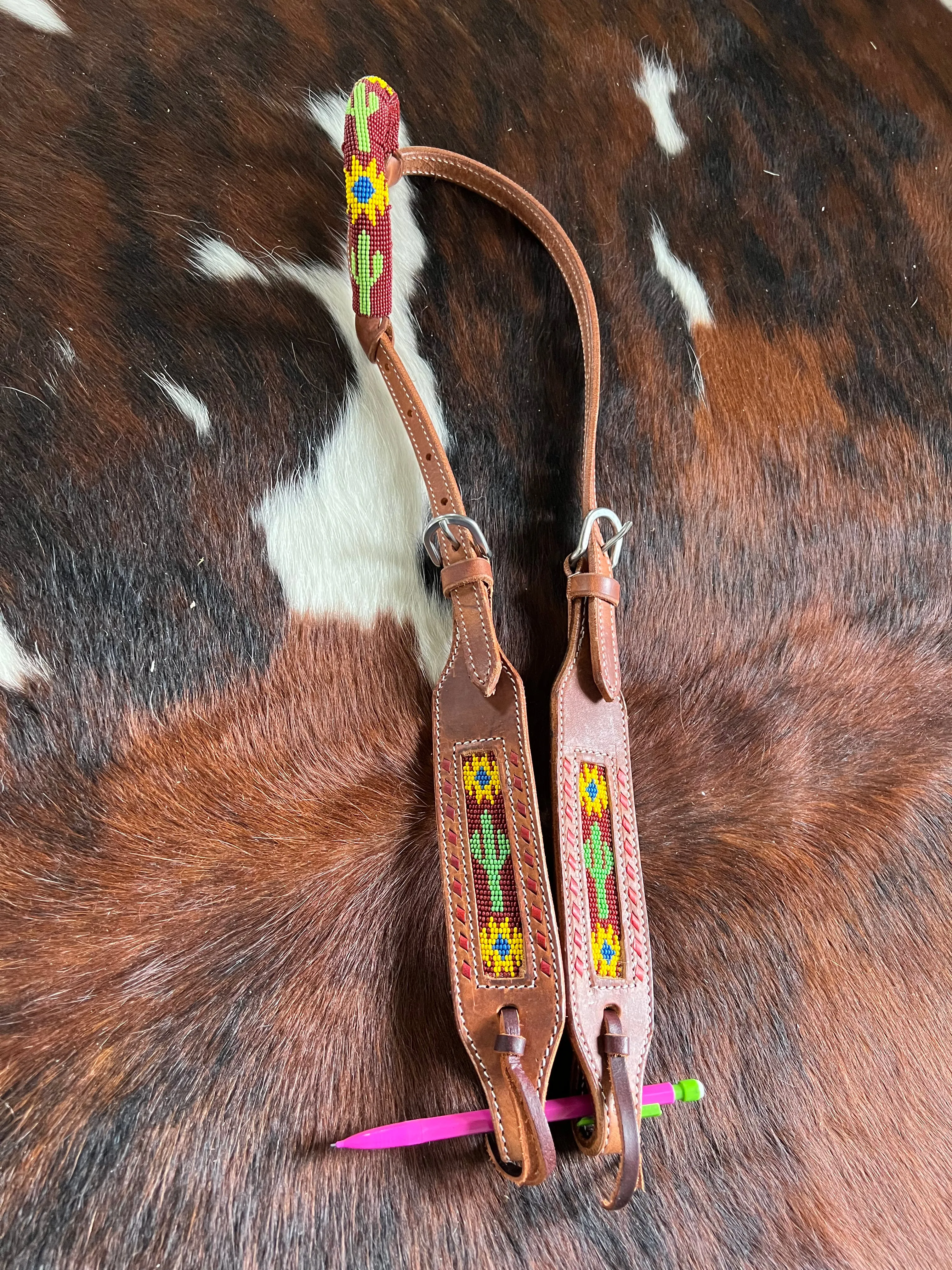 Beaded one ear harness leather headstall with beaded sunflower and cactus inlay.