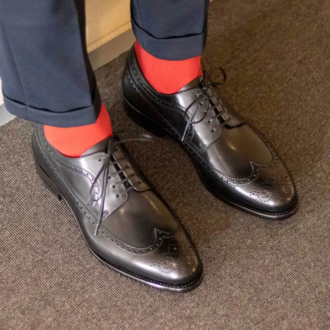 Derbie Brogue fleuri en cuir noir