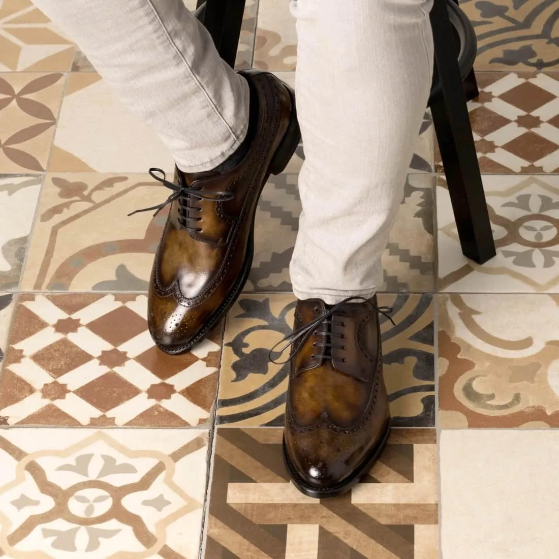 Derbie Brogue fleuri en cuir patiné tabac