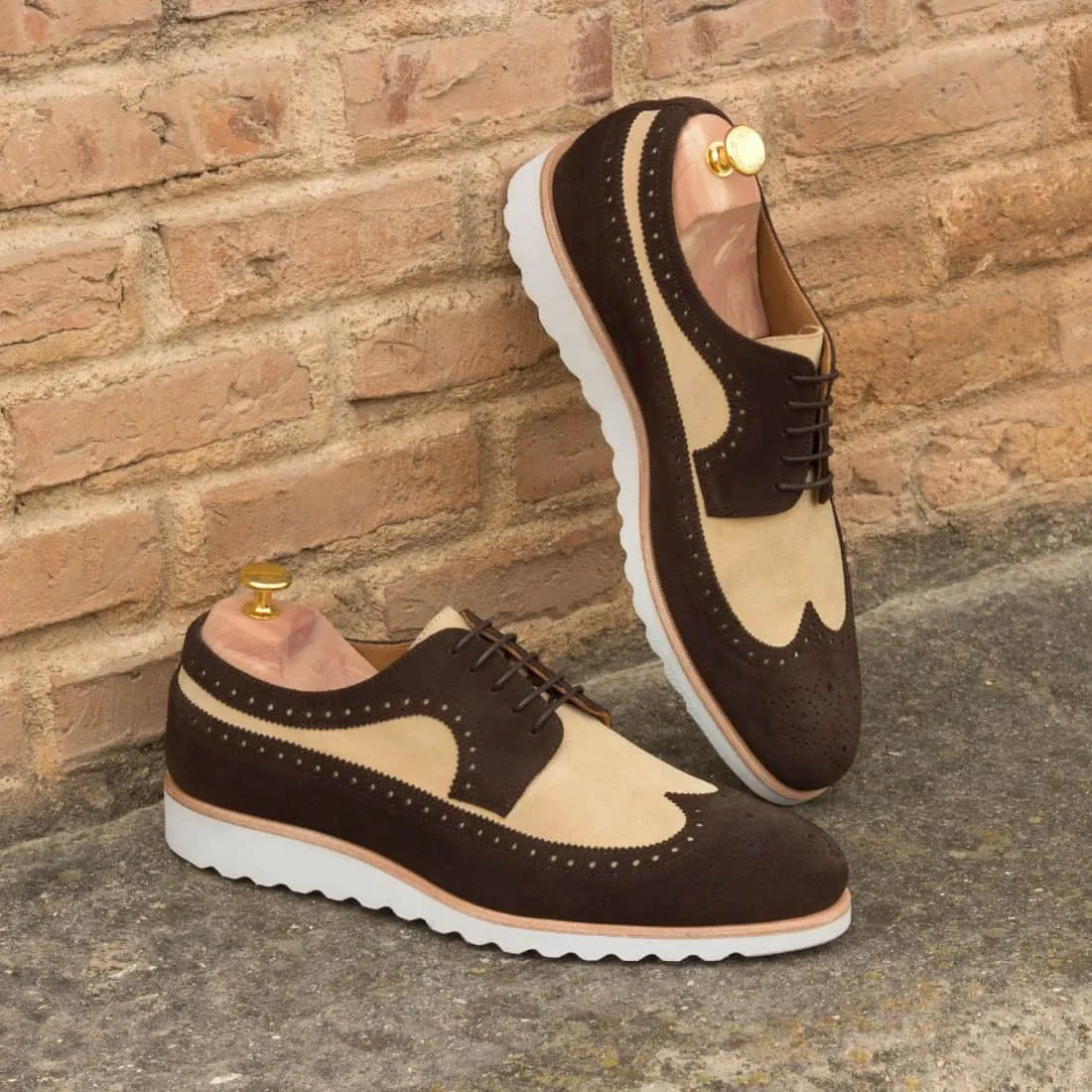 Derbie Brogue fleuri en daim marron foncé et beige - Semelles Sport