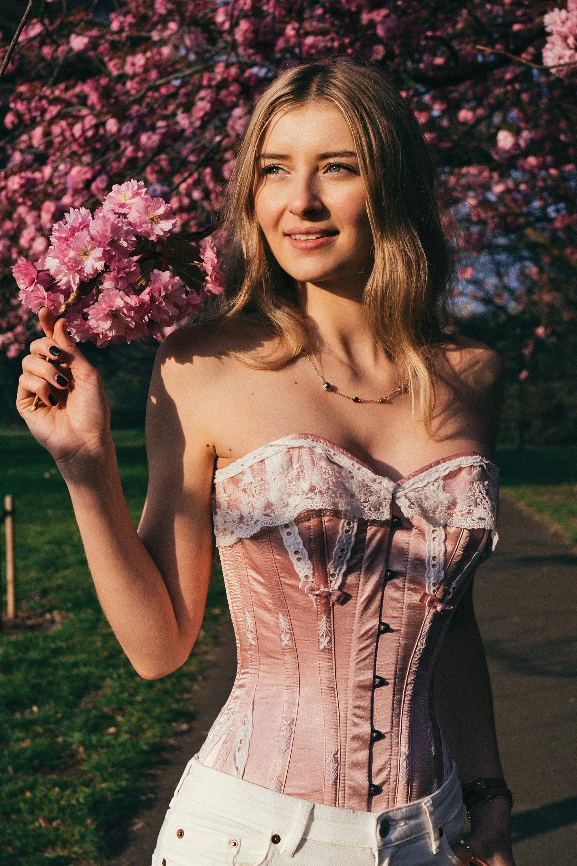 Historic Lace Corset finished with Flossing