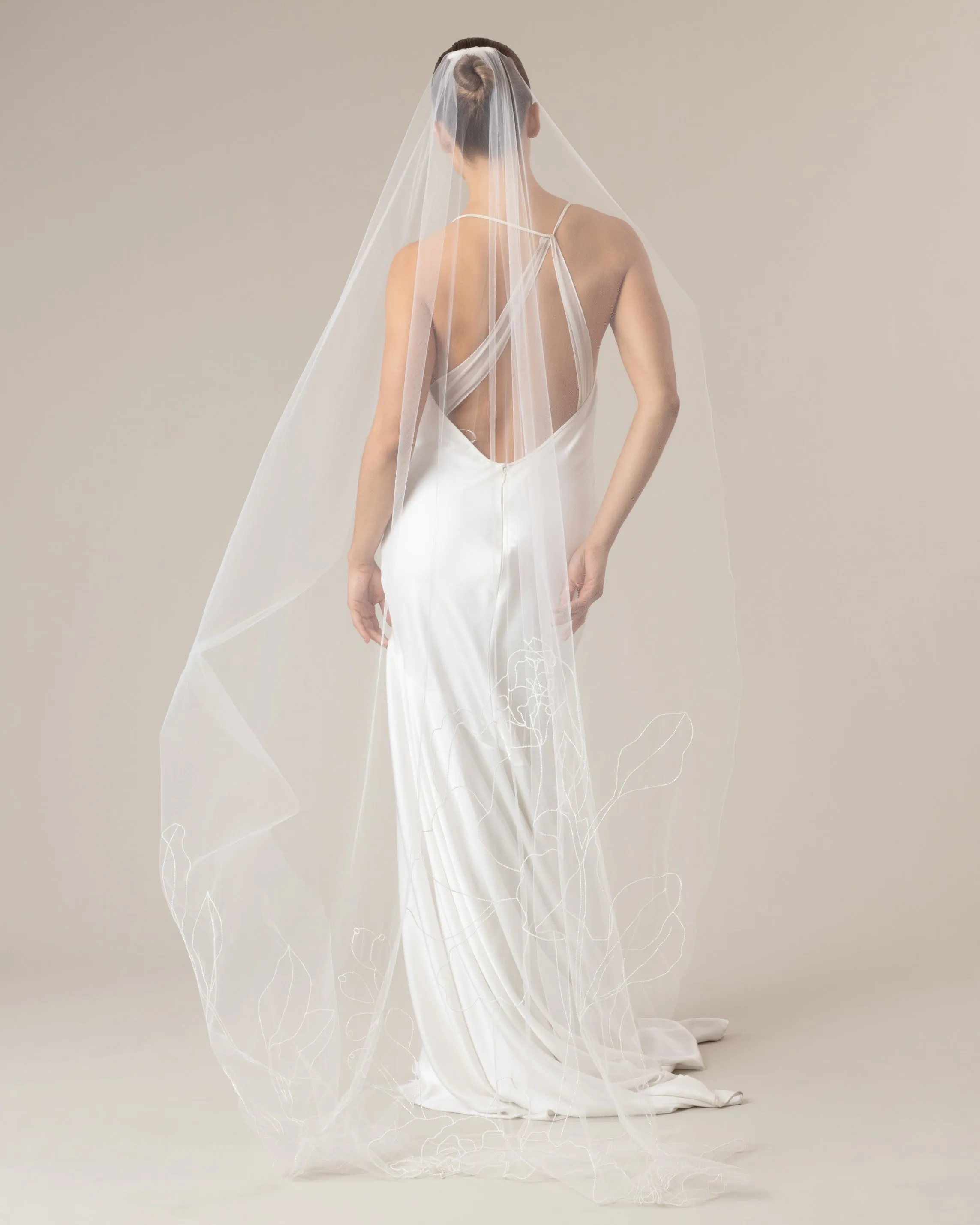 JARDIN BEADED LINE DRAWING FLORAL VEIL