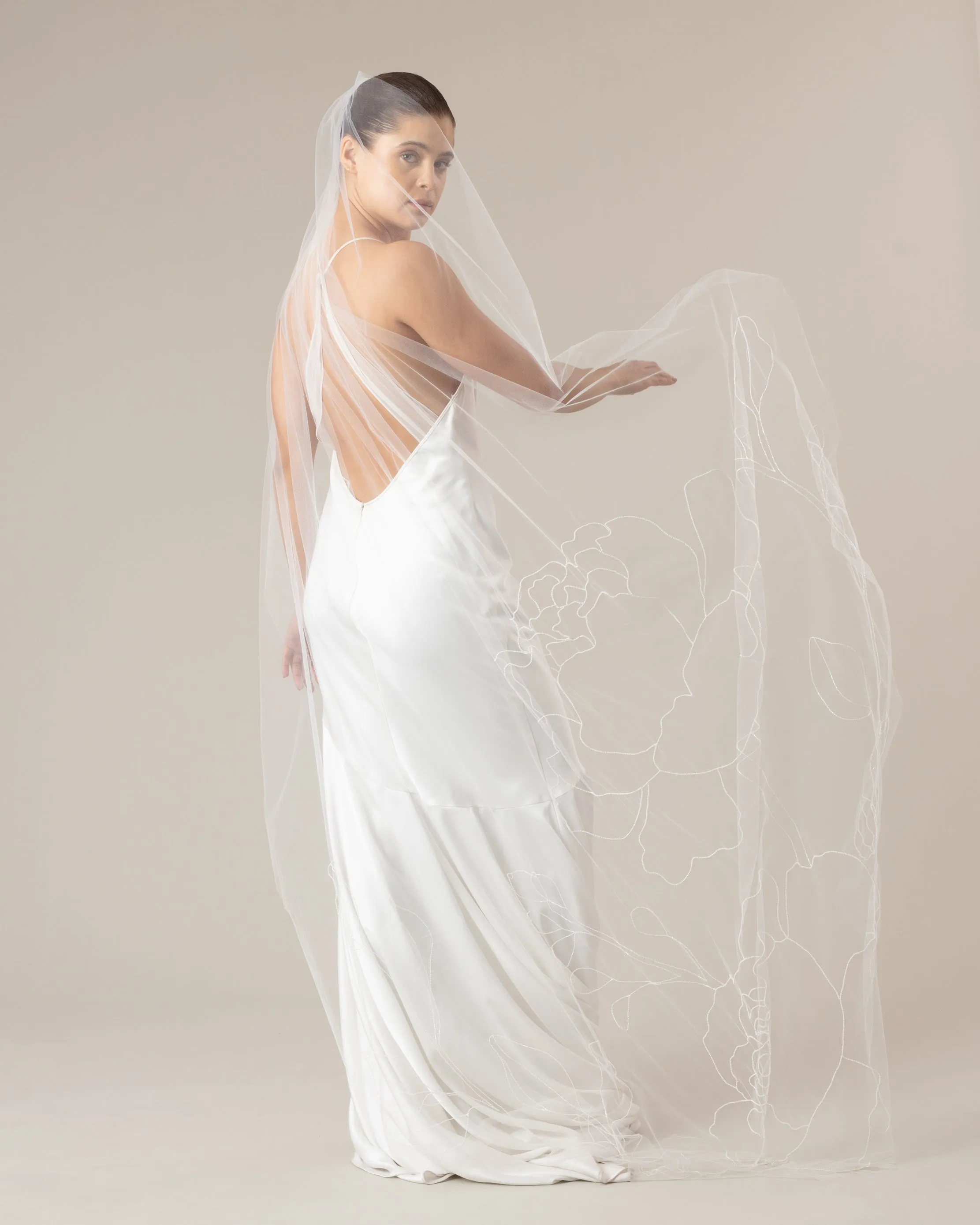 JARDIN BEADED LINE DRAWING FLORAL VEIL
