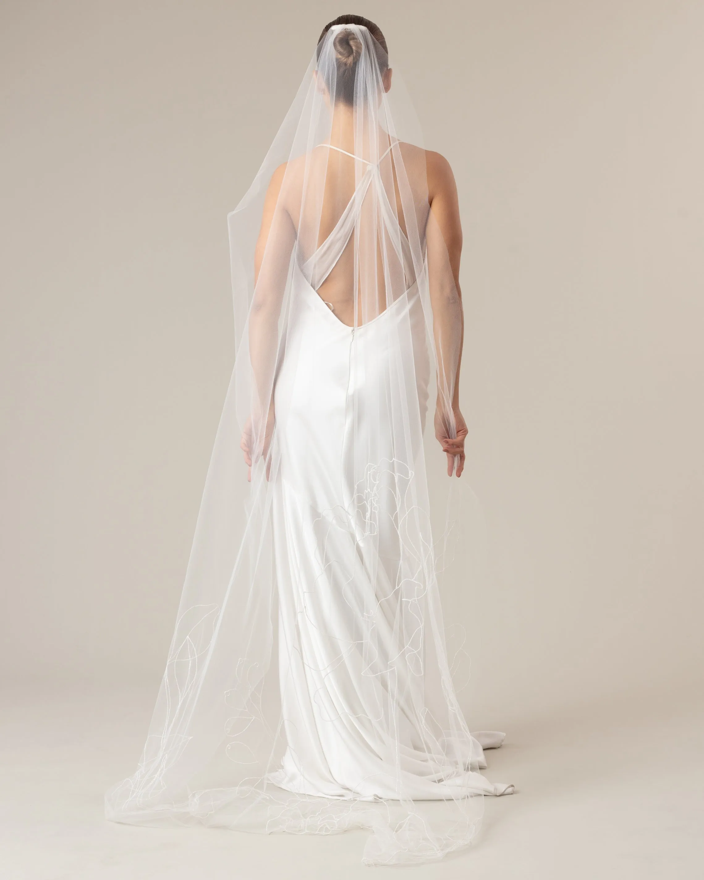 JARDIN BEADED LINE DRAWING FLORAL VEIL