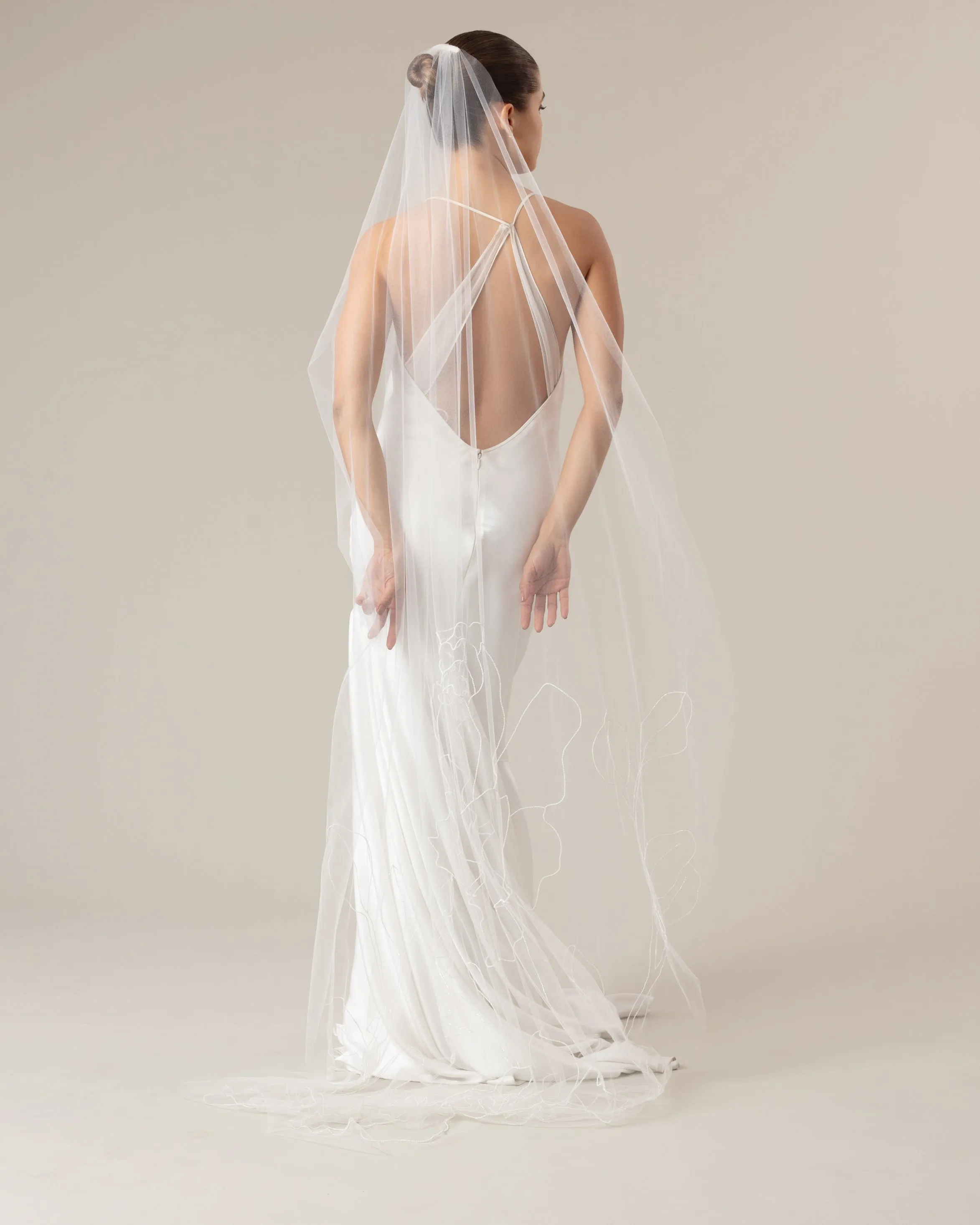 JARDIN BEADED LINE DRAWING FLORAL VEIL