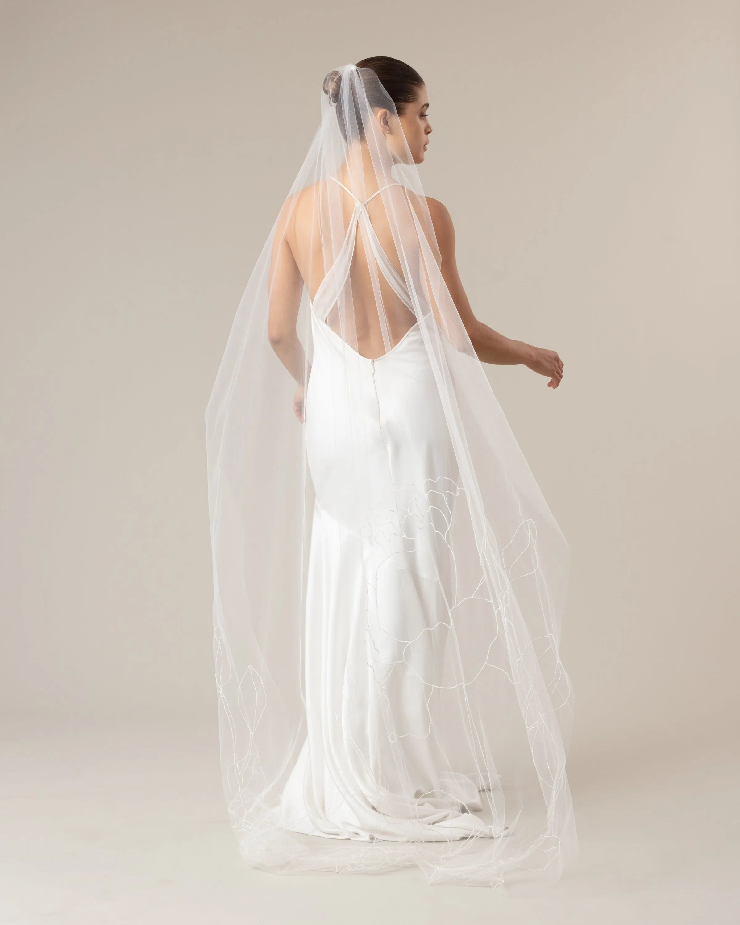 JARDIN BEADED LINE DRAWING FLORAL VEIL