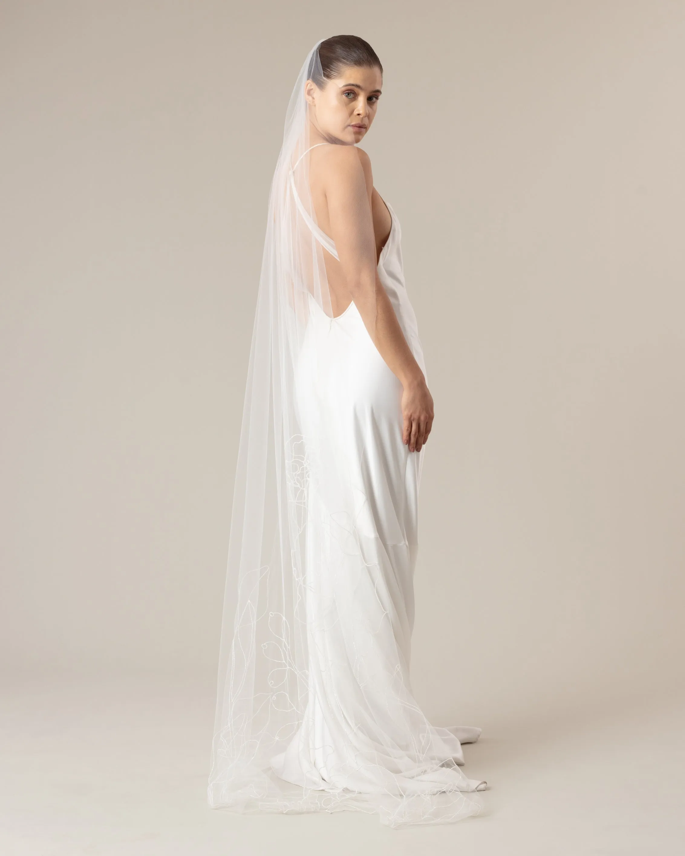 JARDIN BEADED LINE DRAWING FLORAL VEIL