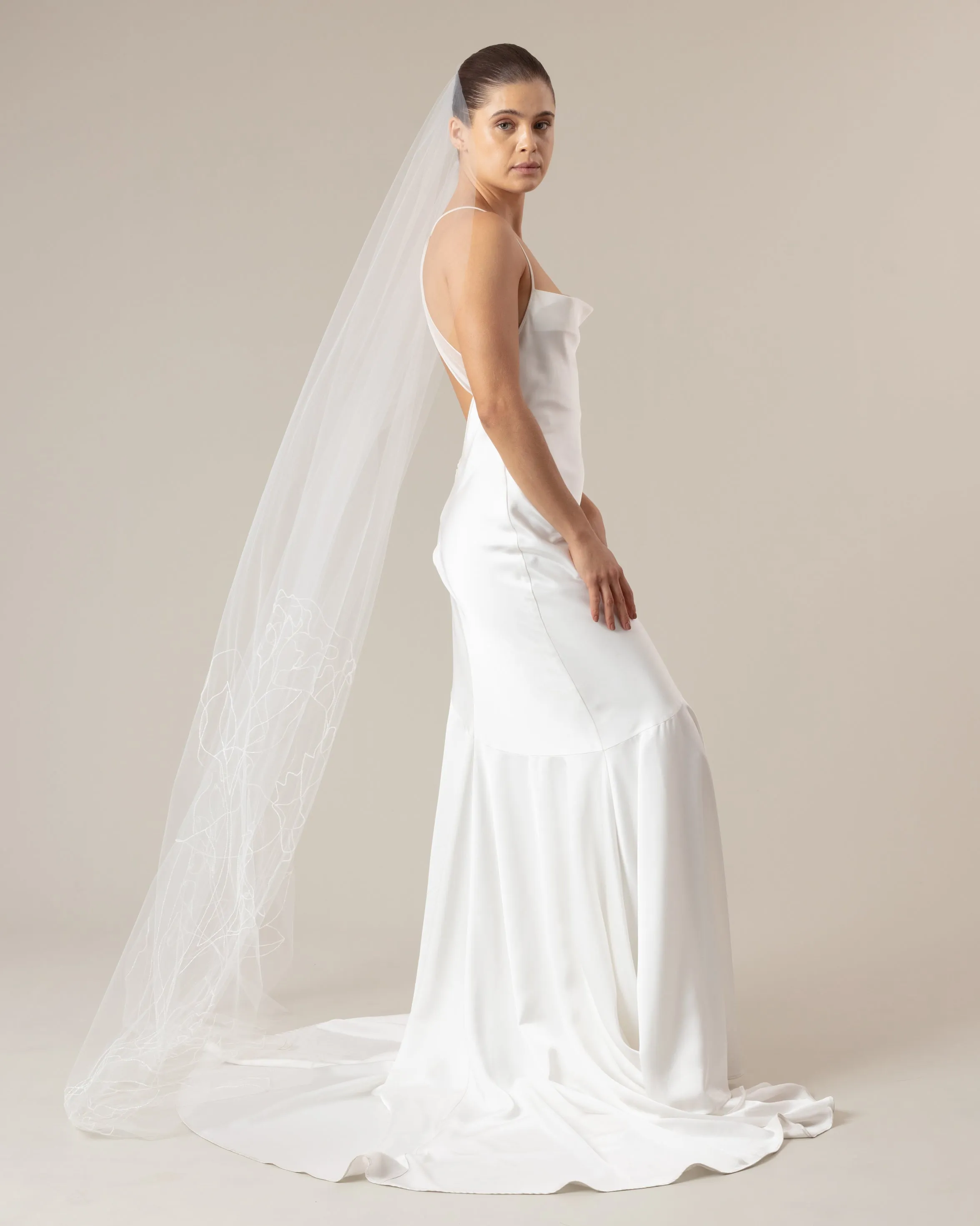 JARDIN BEADED LINE DRAWING FLORAL VEIL