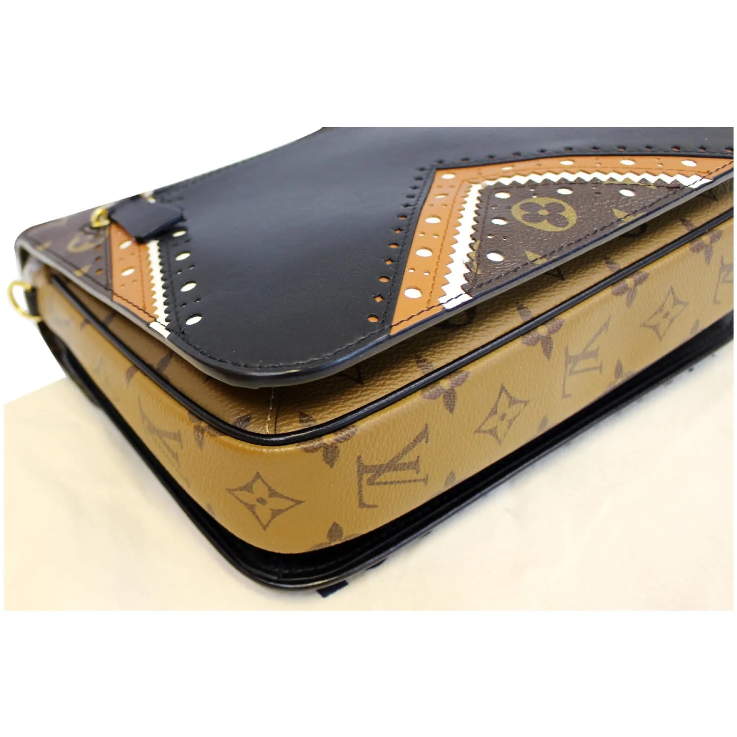 LOUIS VUITTON Metis Pochette Brogue Reverse Monogram Shoulder Bag Brown