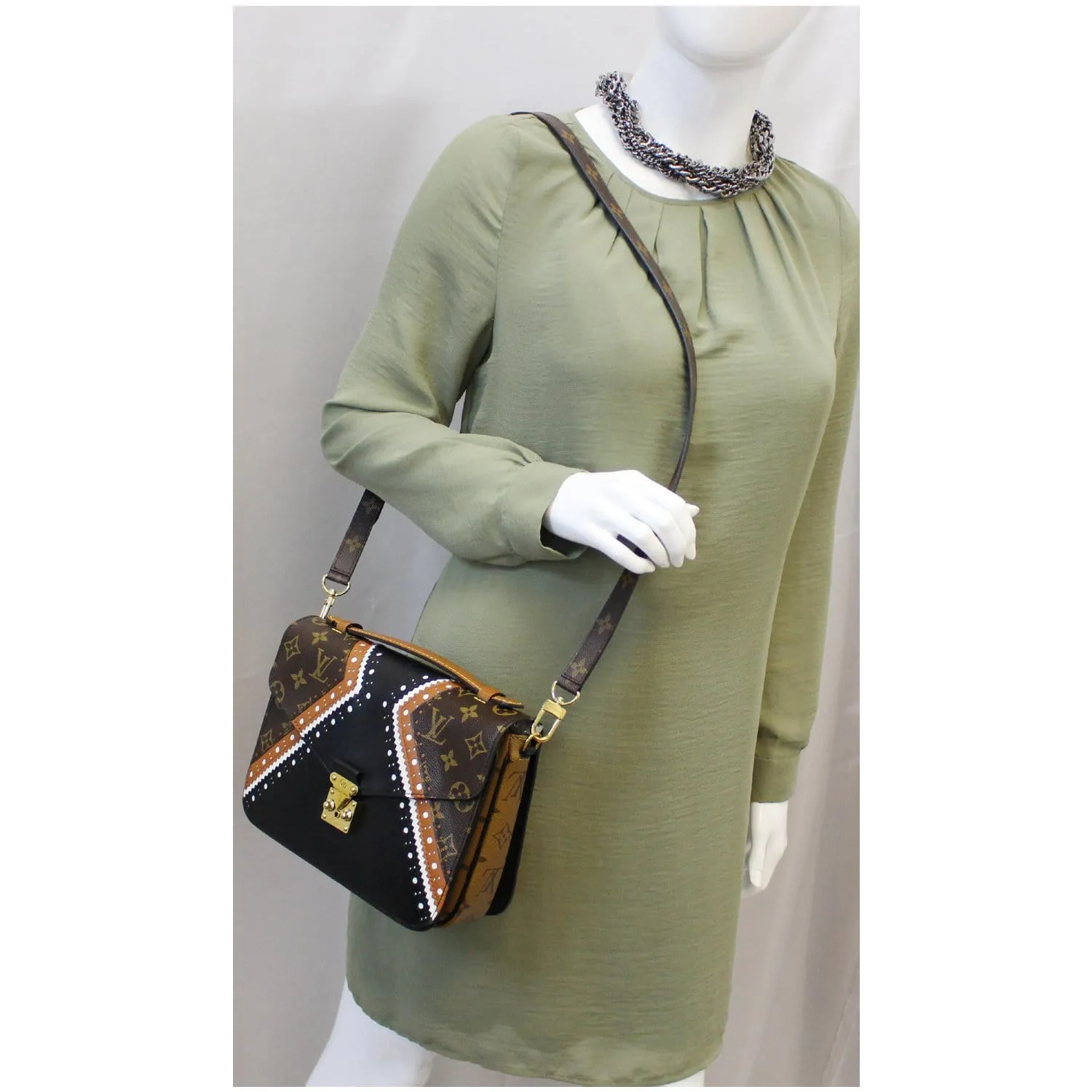 LOUIS VUITTON Metis Pochette Brogue Reverse Monogram Shoulder Bag Brown