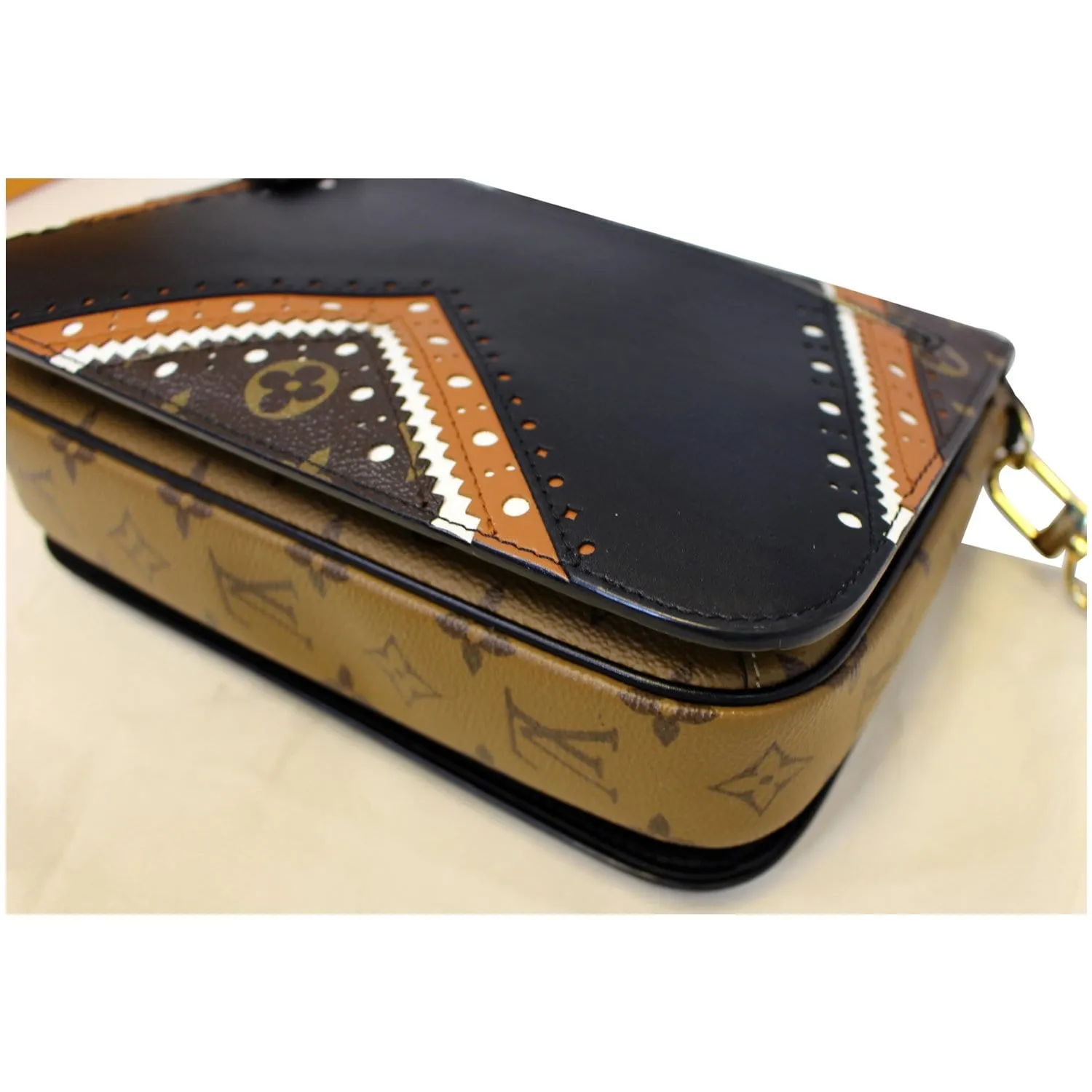 LOUIS VUITTON Metis Pochette Brogue Reverse Monogram Shoulder Bag Brown