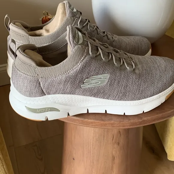 New Skechers Arch Fit Shoes
