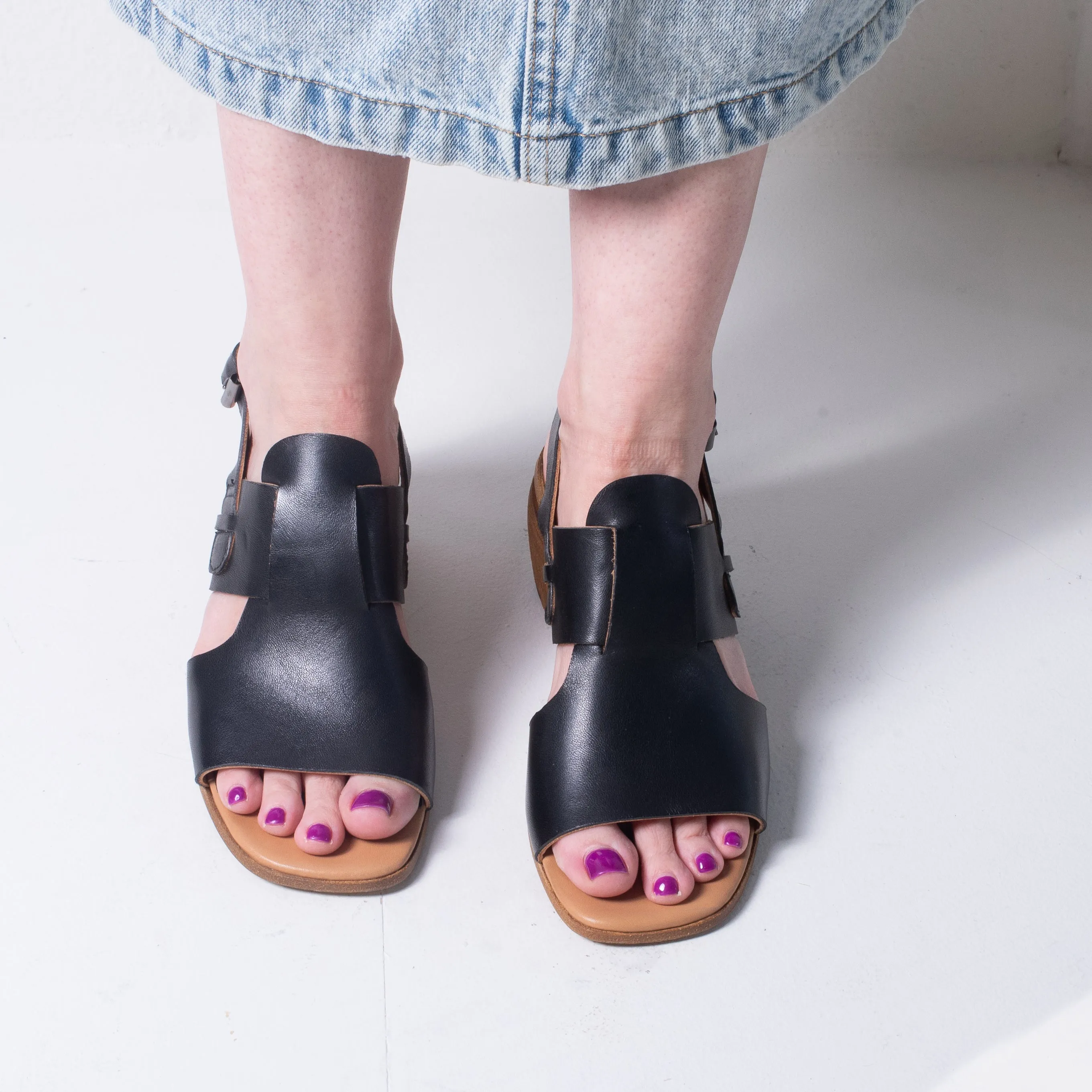 Shoto Mid Heel Sandal (black)