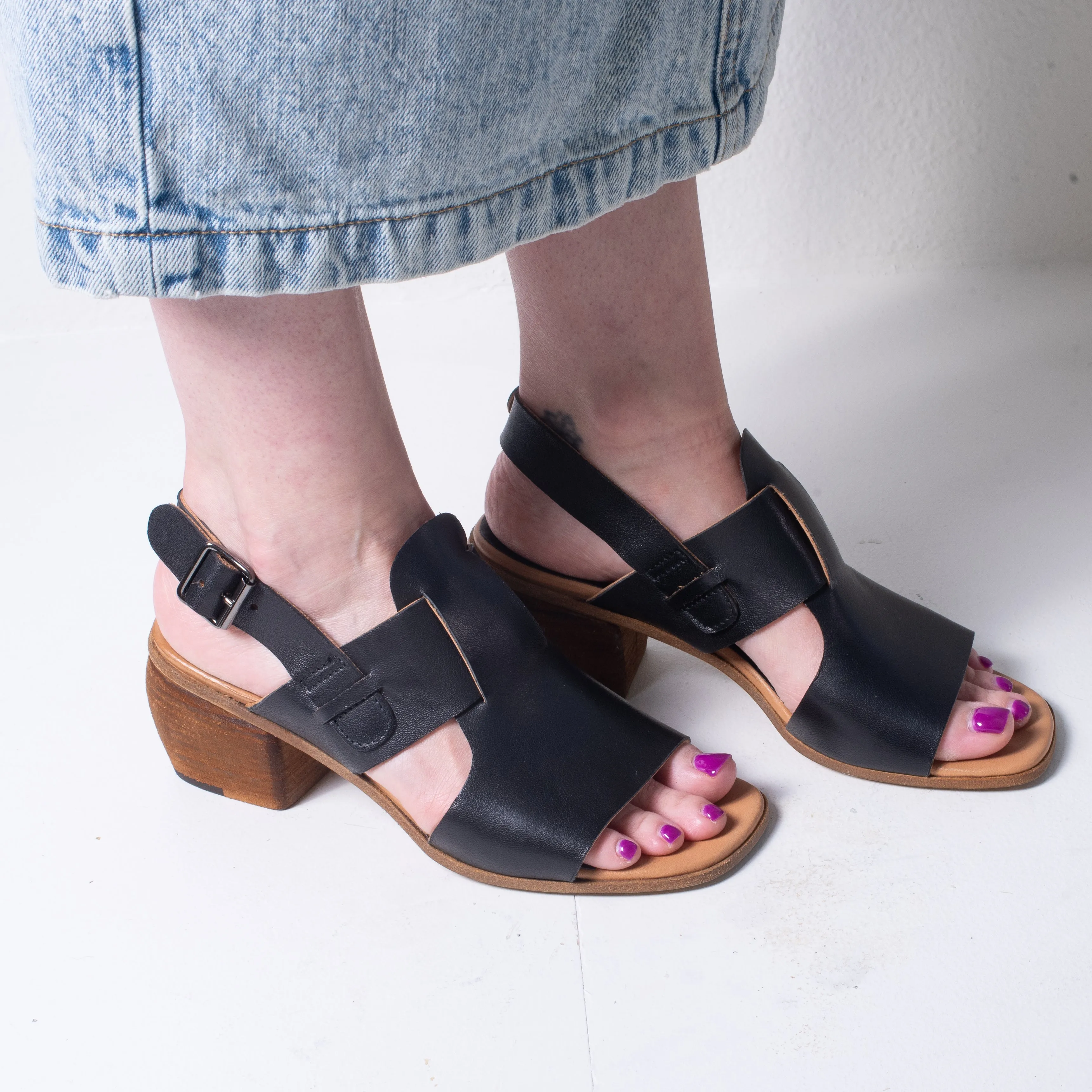 Shoto Mid Heel Sandal (black)