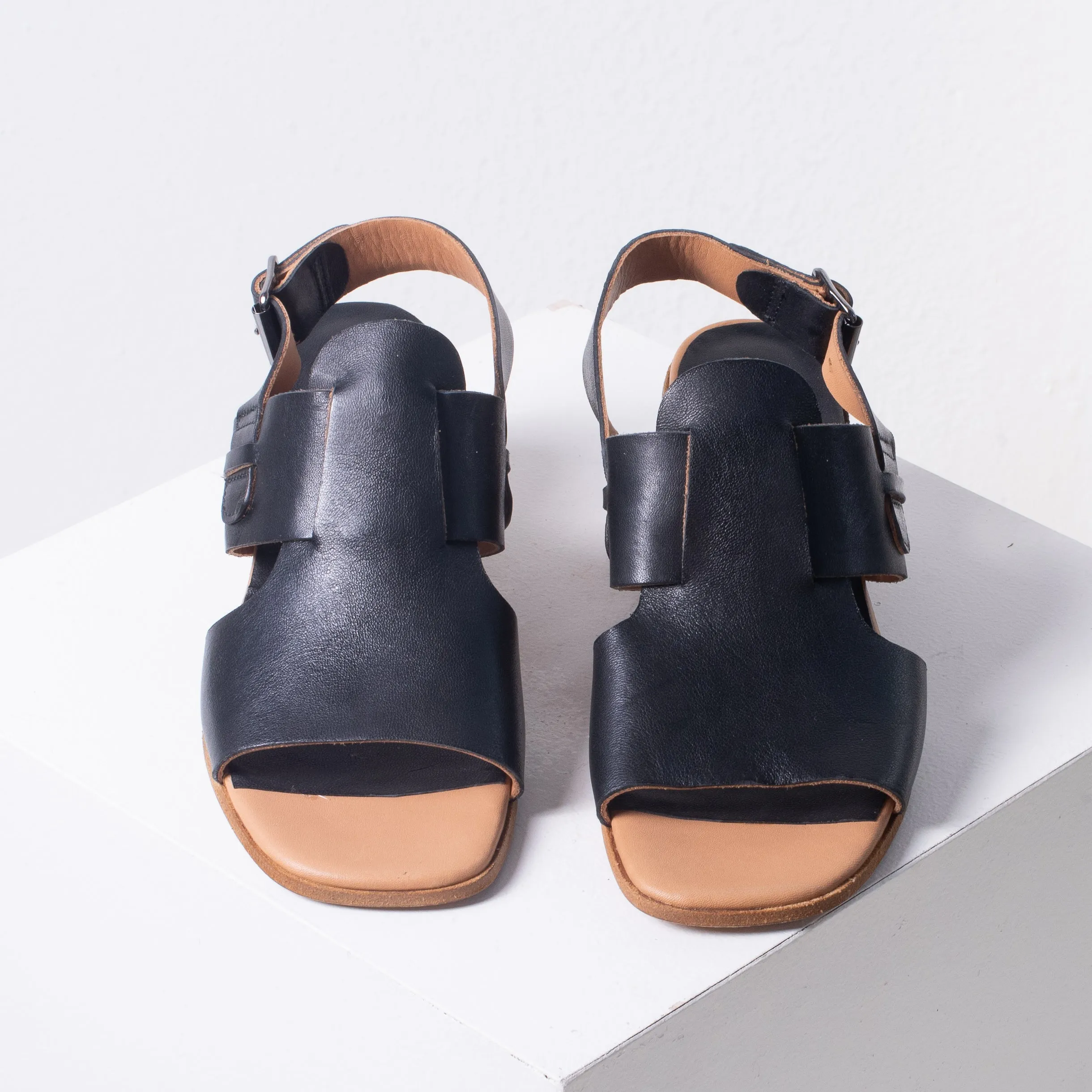 Shoto Mid Heel Sandal (black)