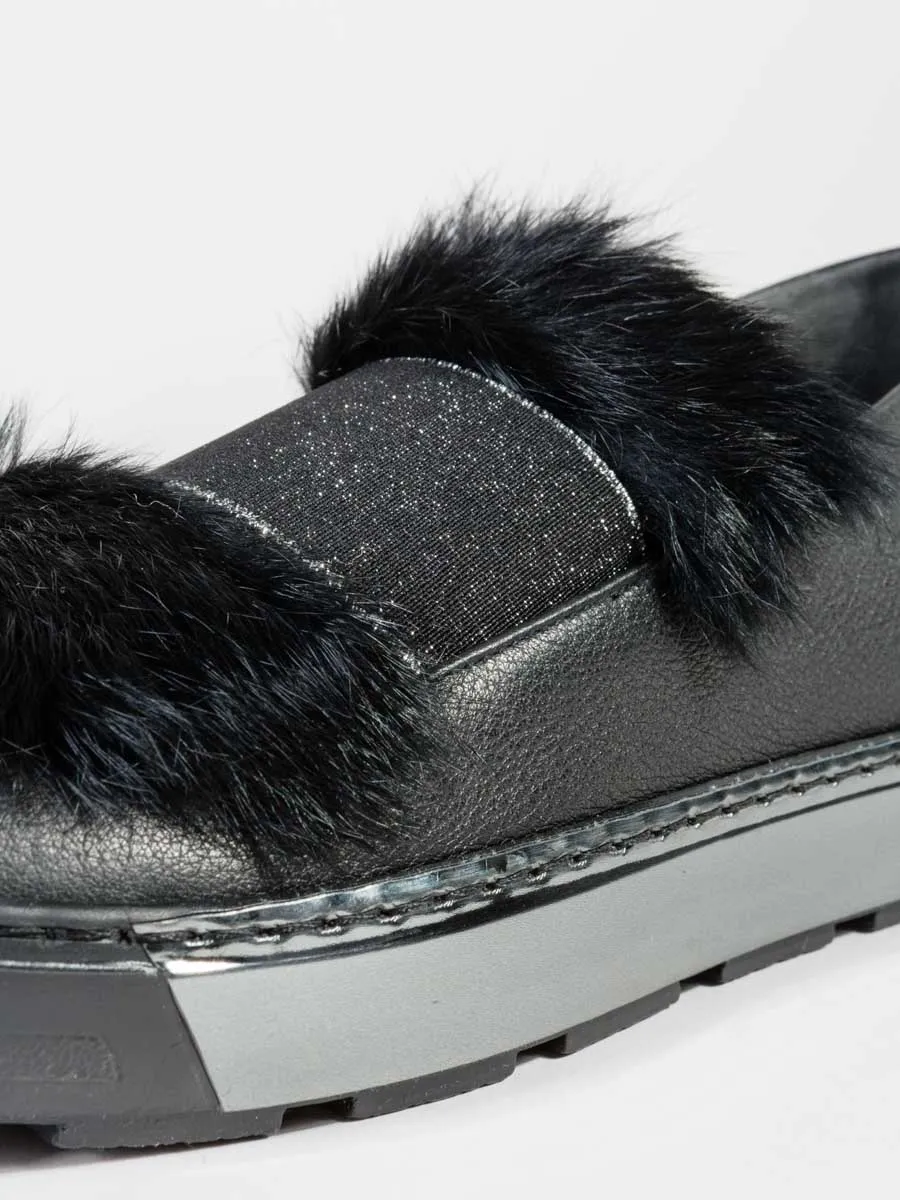 slipper sneaker