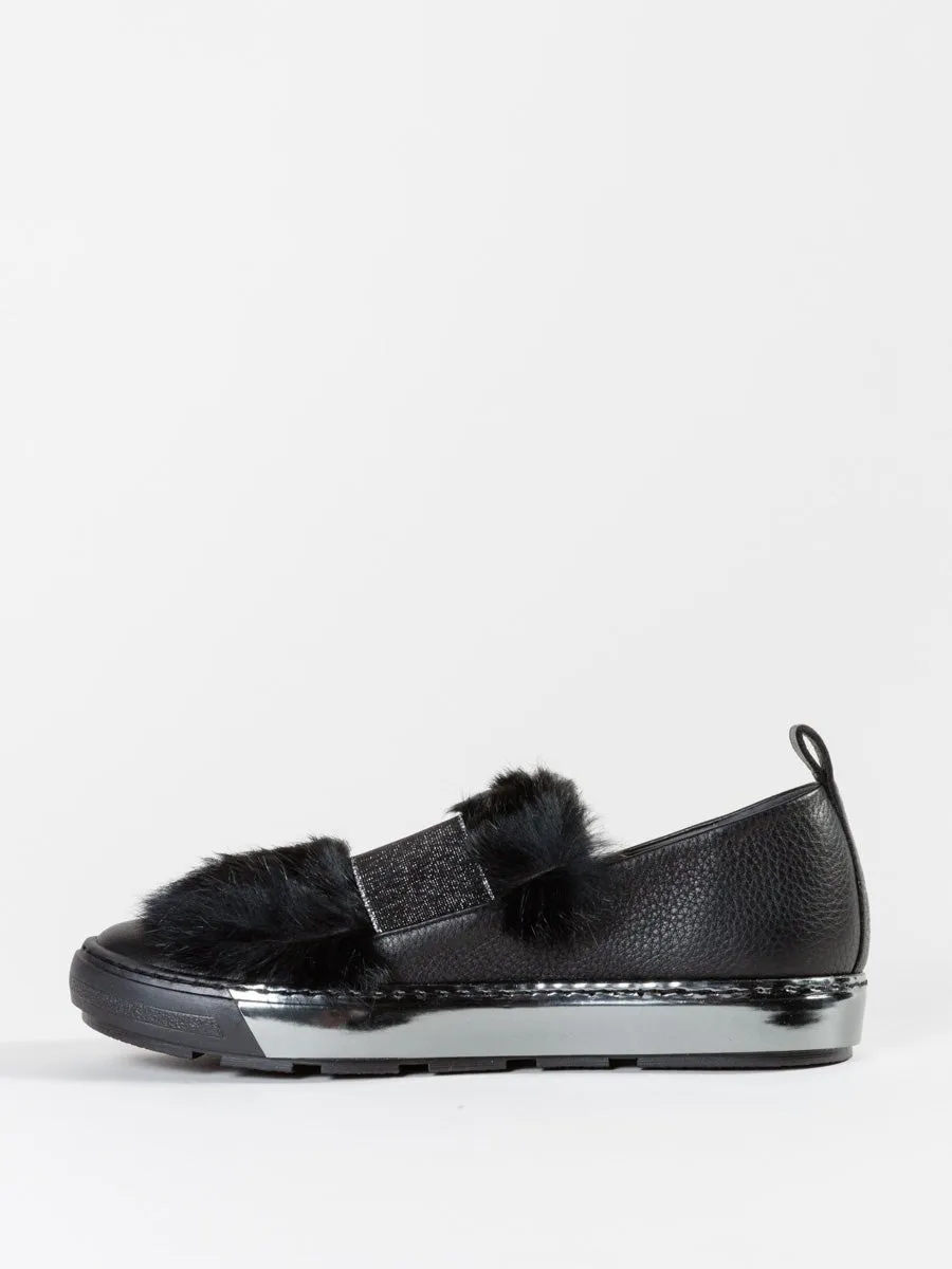 slipper sneaker