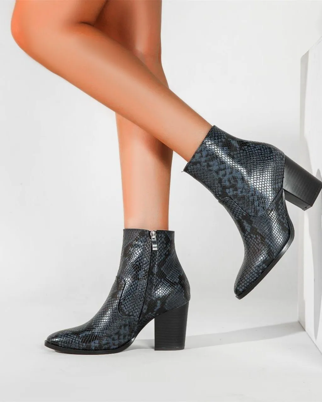 Snakeskin Pattern Pointed Boots - Blue