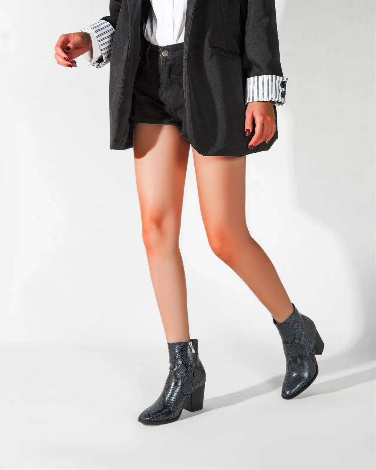 Snakeskin Pattern Pointed Boots - Blue