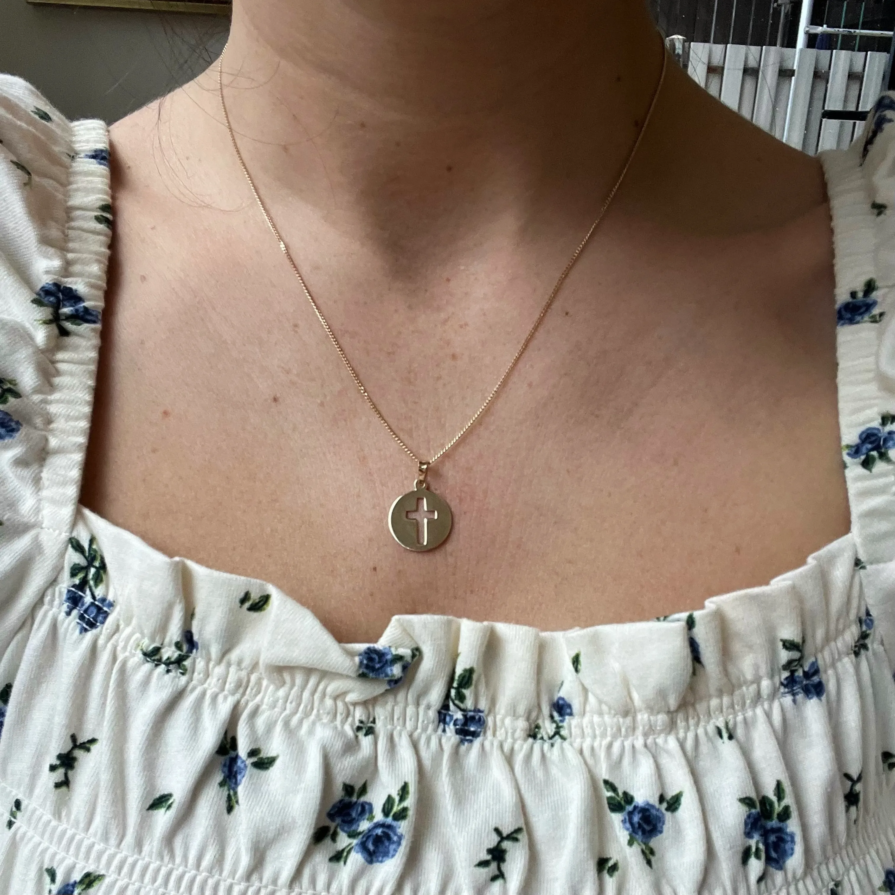 SOLID 14K YELLOW GOLD CUT OUT CROSS CHARM PENDANT