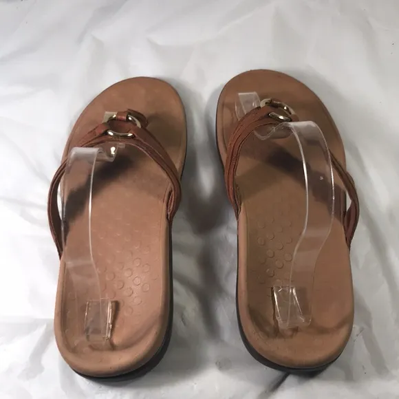 Vionic Aloe Brown Leather Thong Slip On Gold Ring Medallions Sandals