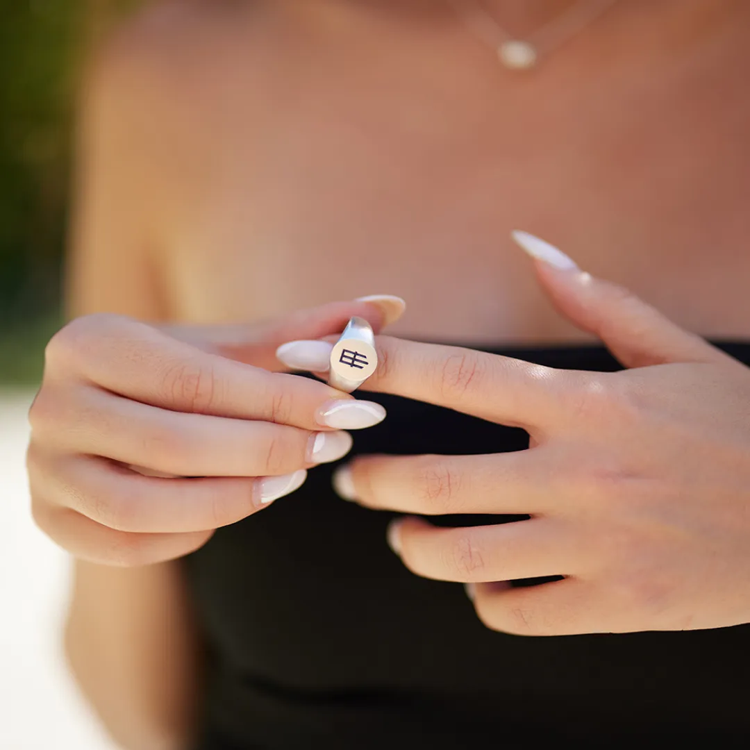 WINGTIP OVAL SIGNET RING