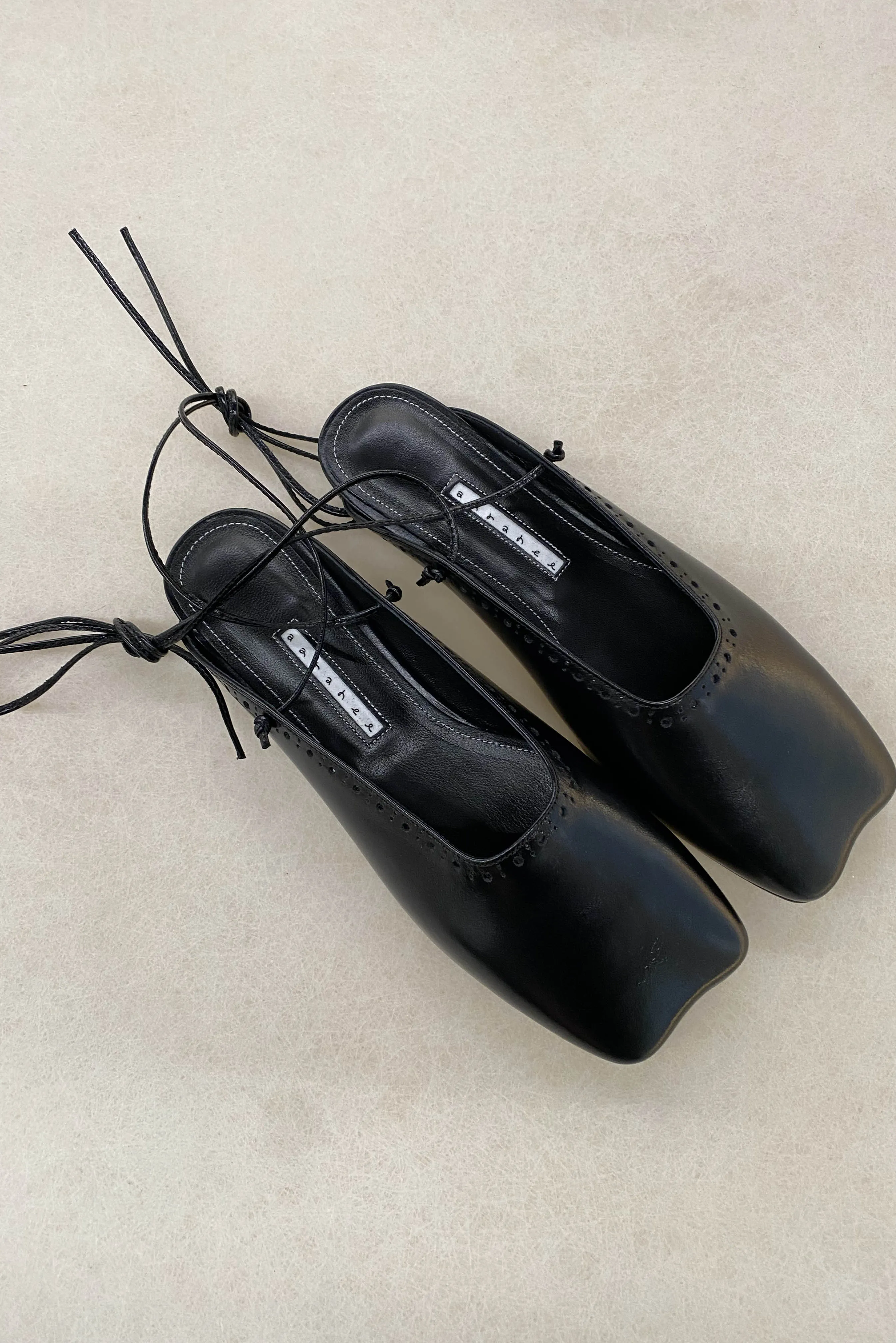 Yeji Flat Slides